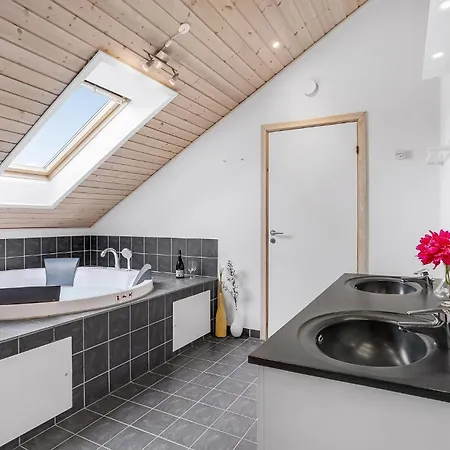 Lovely Home In Rodby With Sauna Prázdninový dům Rødby
